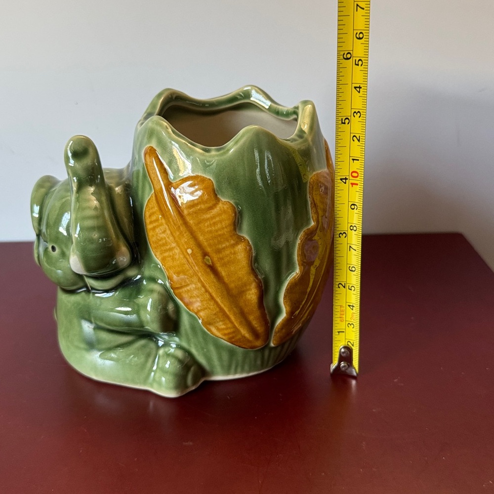 Vintage Majolica-style Green Elephant Ceramic Planter - Picture 7 of 7